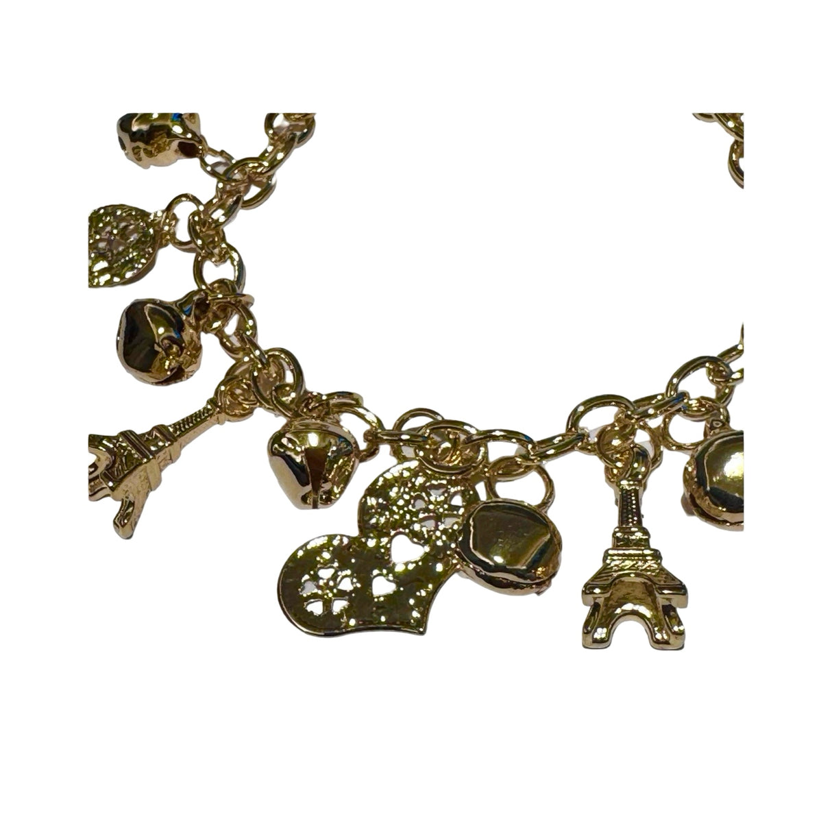 Pulseras de fantasia con dijes dorados