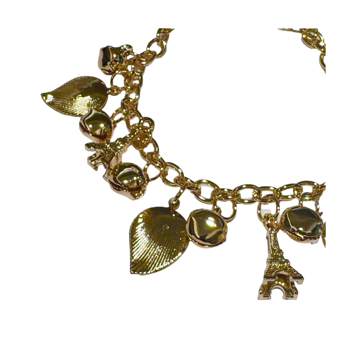 Pulseras de fantasia con dijes dorados