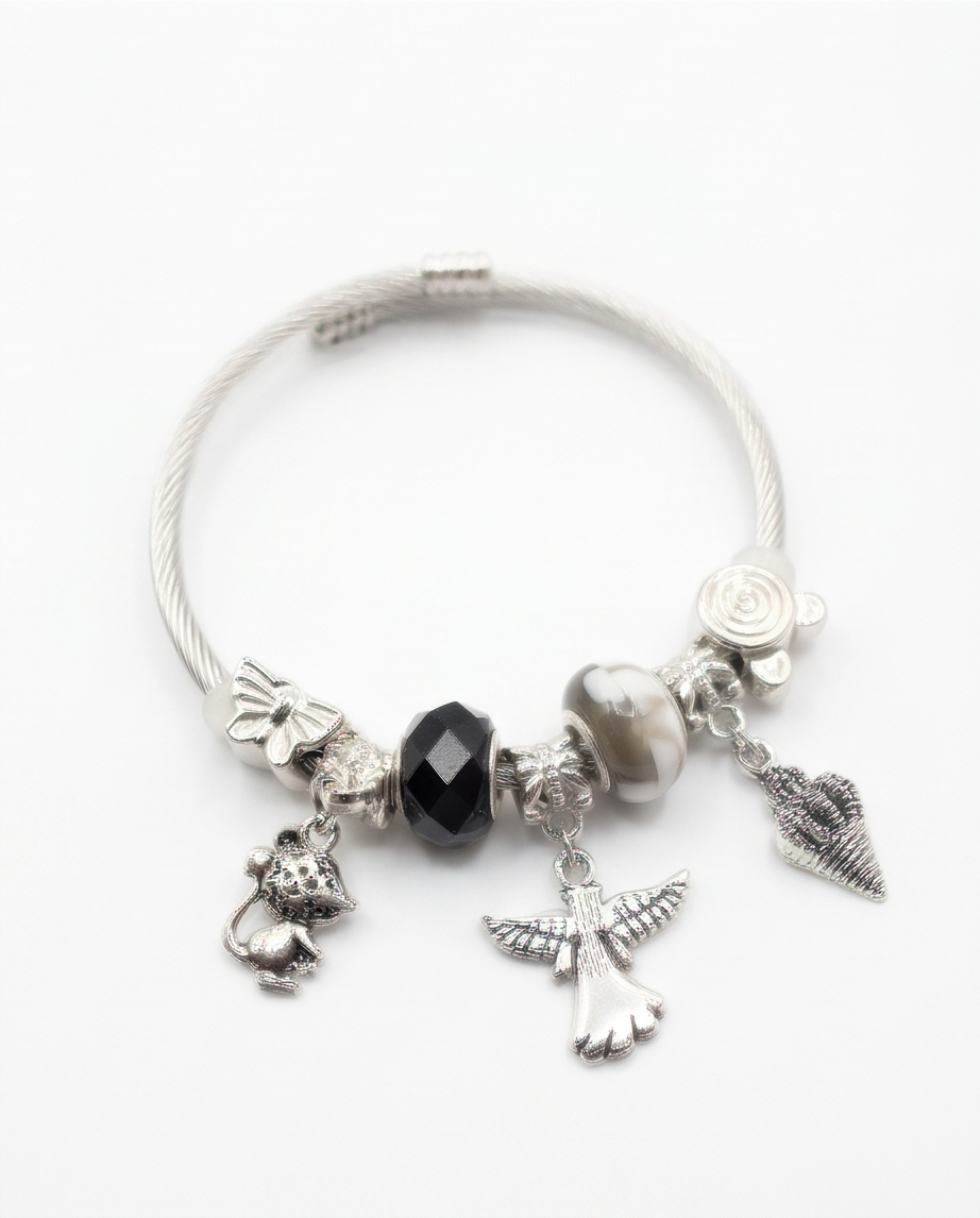 Pulsera con Dijes Varios 006