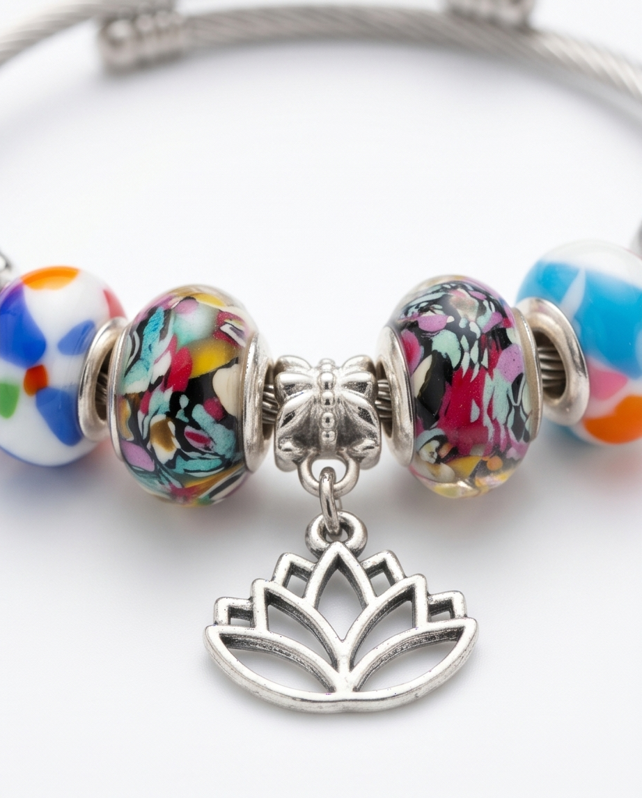 Pulsera con dijes varios 007
