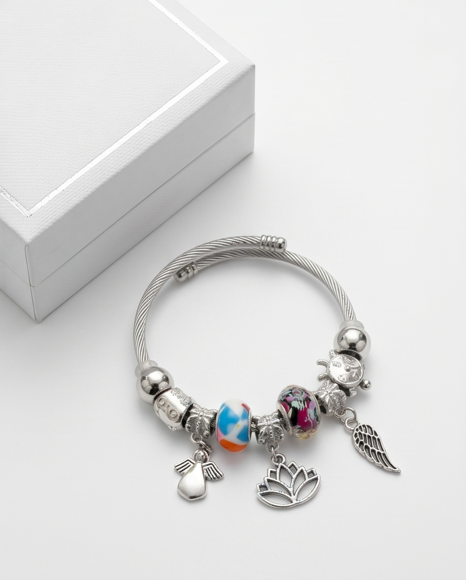 Pulsera con dijes varios 007