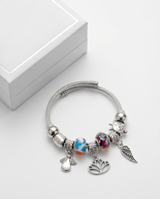 Pulsera con dijes varios 007