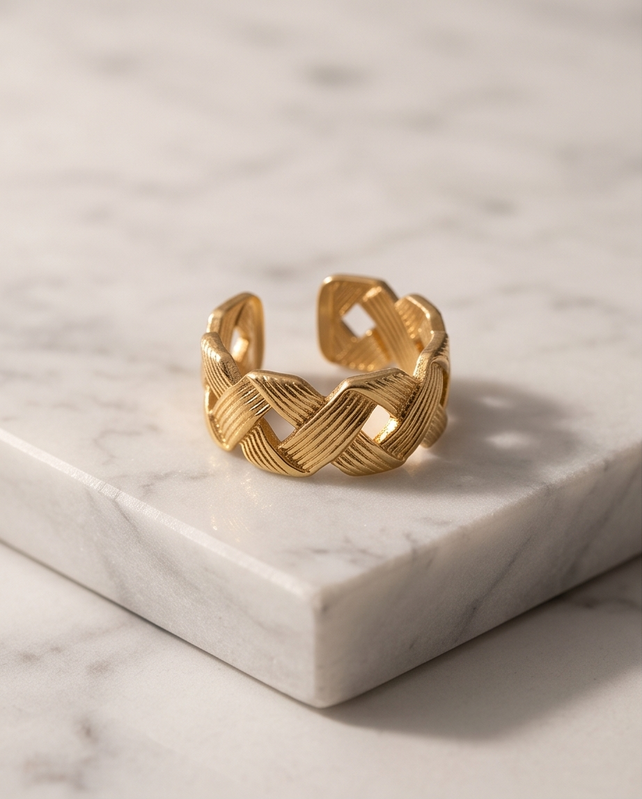 ANILLO DE ACERO QUIRURGICO DORADO COLECCIÓN 2027