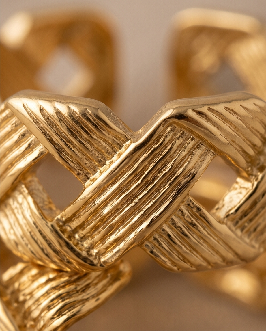 ANILLO DE ACERO QUIRURGICO DORADO COLECCIÓN 2027