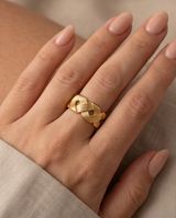 ANILLO DE ACERO QUIRURGICO DORADO COLECCIÓN 2027