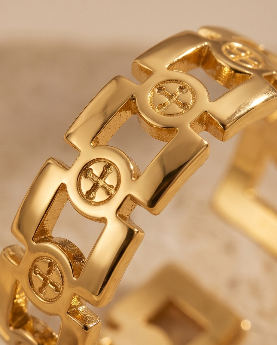 ANILLO DE ACERO QUIRURGICO DORADO COLECCIÓN 2027