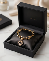 Pulsera fantasia con dije combinado dorado