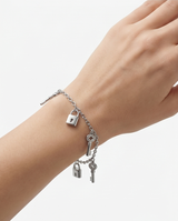 Pulsera fantasia con dijes dorados mariposa