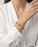Pulsera de fantasia con dijes color rosa