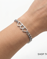 Pulsera fantasia dorada con corazones