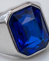 Anillo de Acero quirúrgico plateado con Zafiro colección 2027