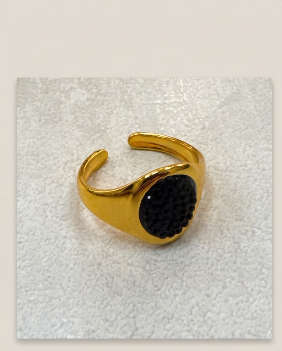 Anillo de acero quirurgico dorado colección 2027