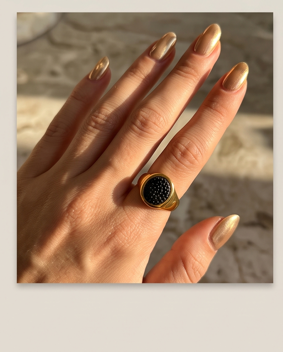 Anillo de acero quirurgico dorado colección 2027