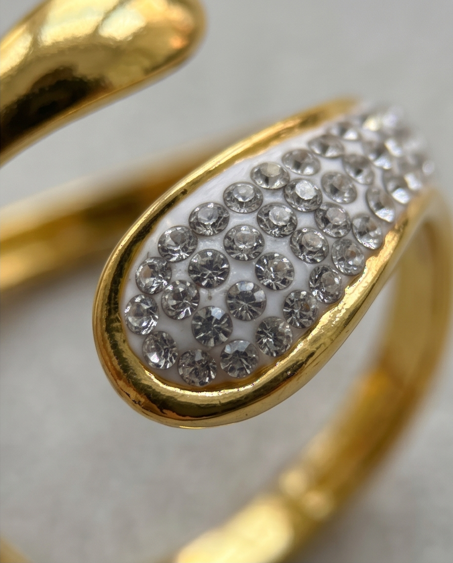 Anillo de acero quirurgico dorado colección 2027