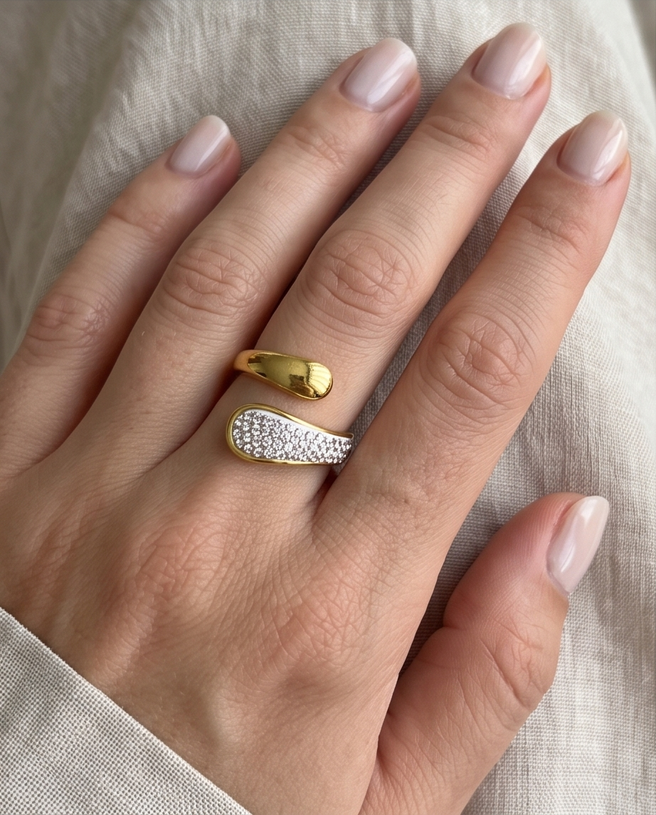 Anillo de acero quirurgico dorado colección 2027