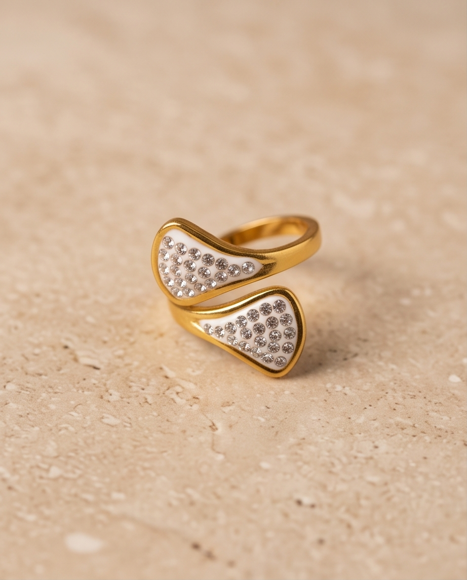Anillo de acero quirurgico dorado colección 2027