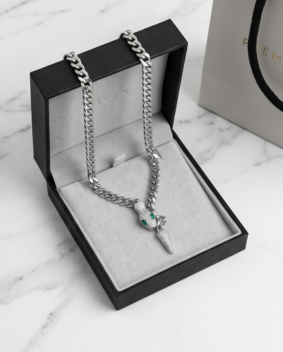 COLLAR CON VIBORA ENCHAPADA