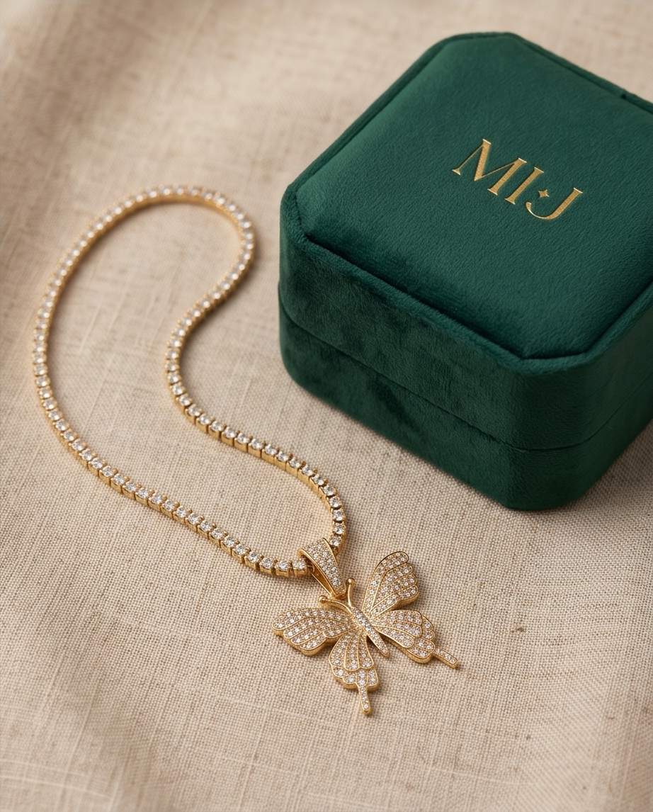 COLLAR ENCHAPADO CON MARIPOSA