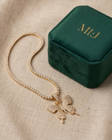COLLAR ENCHAPADO CON MARIPOSA