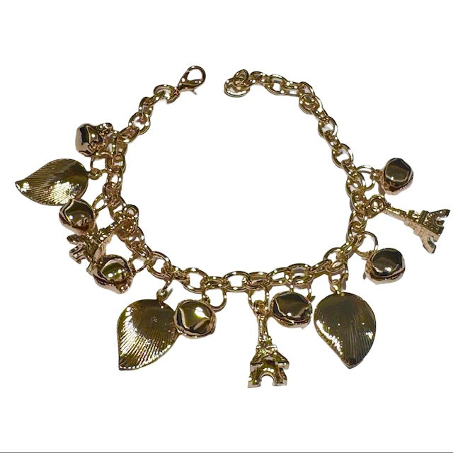 Pulseras de fantasia con dijes dorados